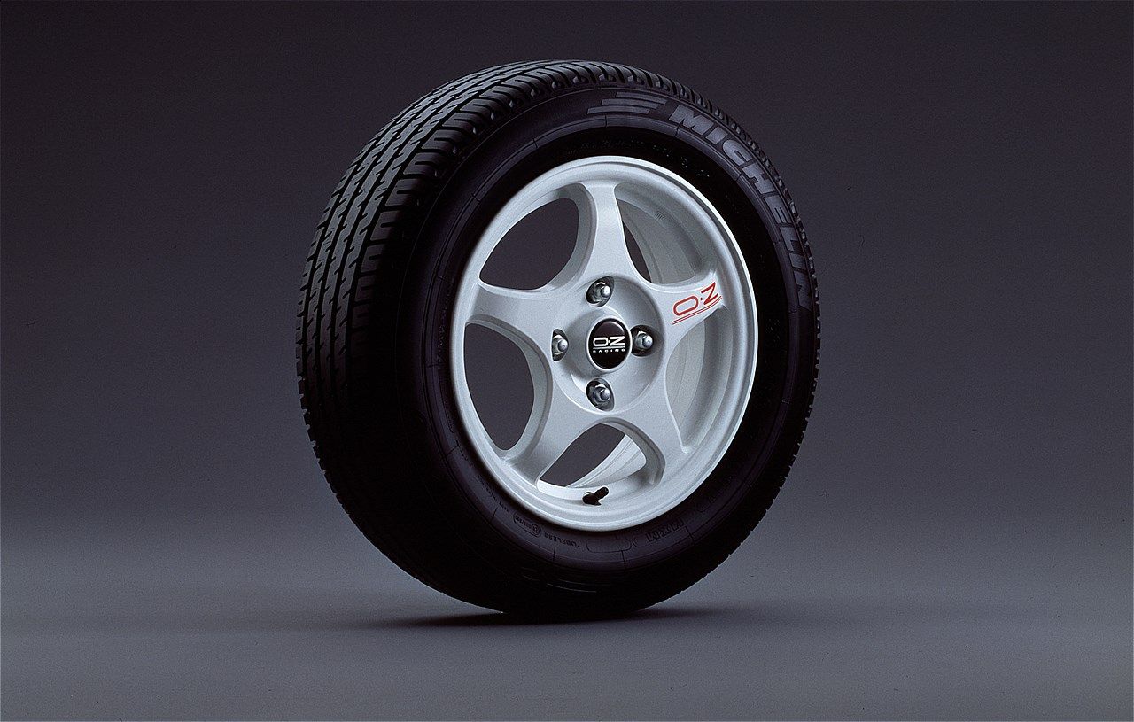 三菱「ランサーエボリューションⅡ」（写真：三菱自動車）