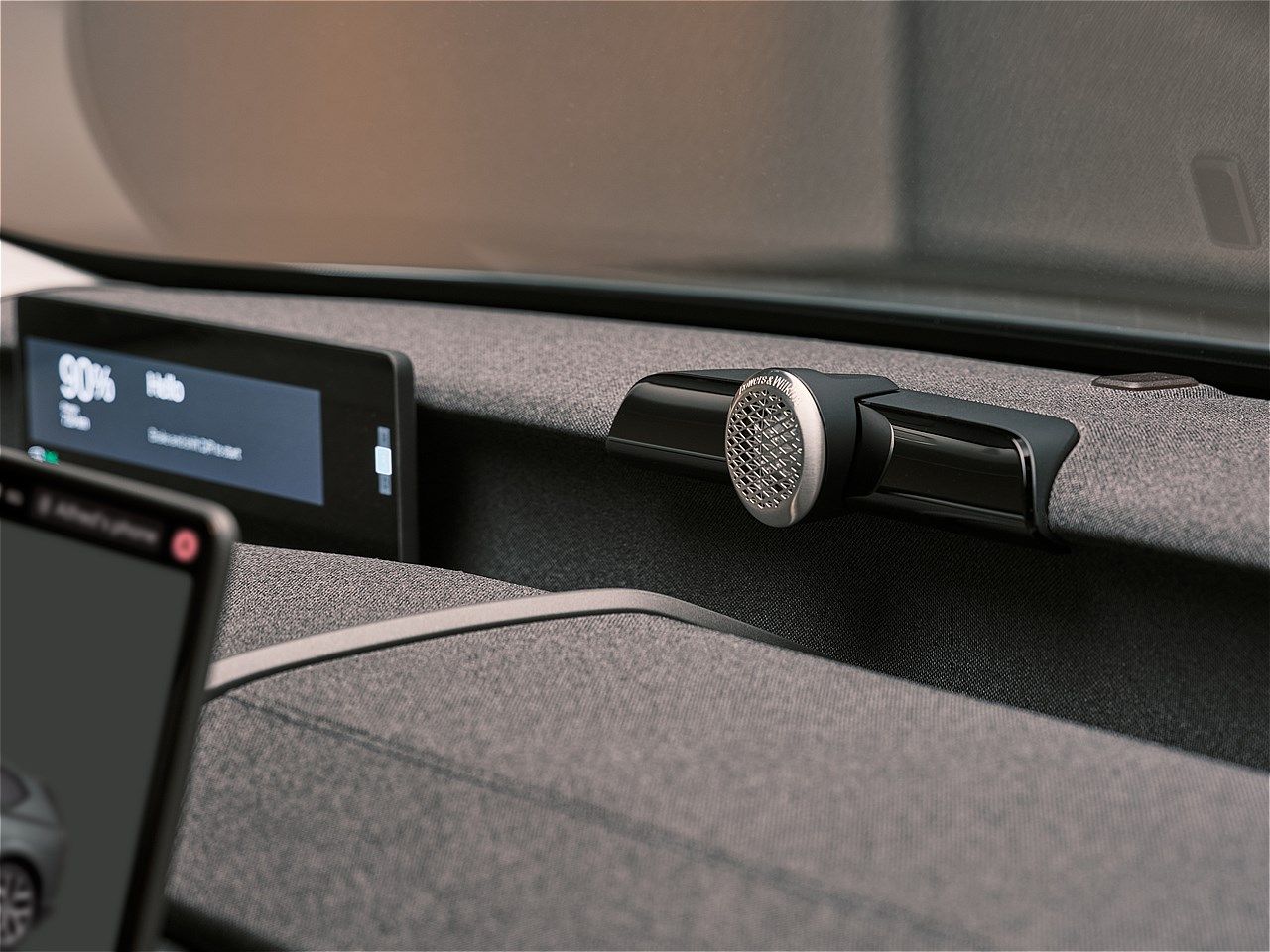 スウェーデン本社で2026年1月21日（現地時間）、世界初公開されたボルボの新型電動ミッドサイズSUV「EX60」（写真：ボルボ・カー・ジャパン）