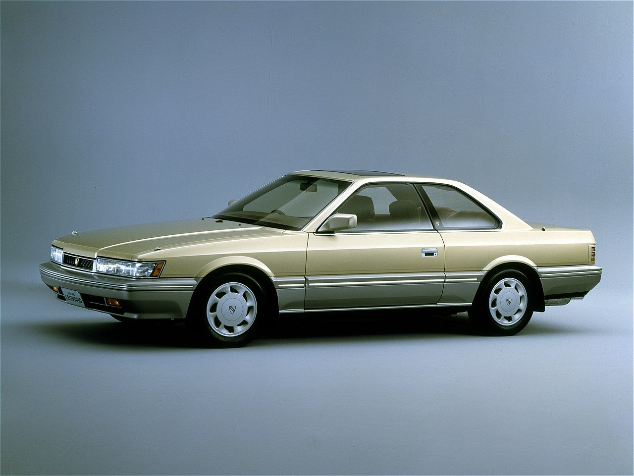 日産の2代目「レパード」（写真：日産自動車）