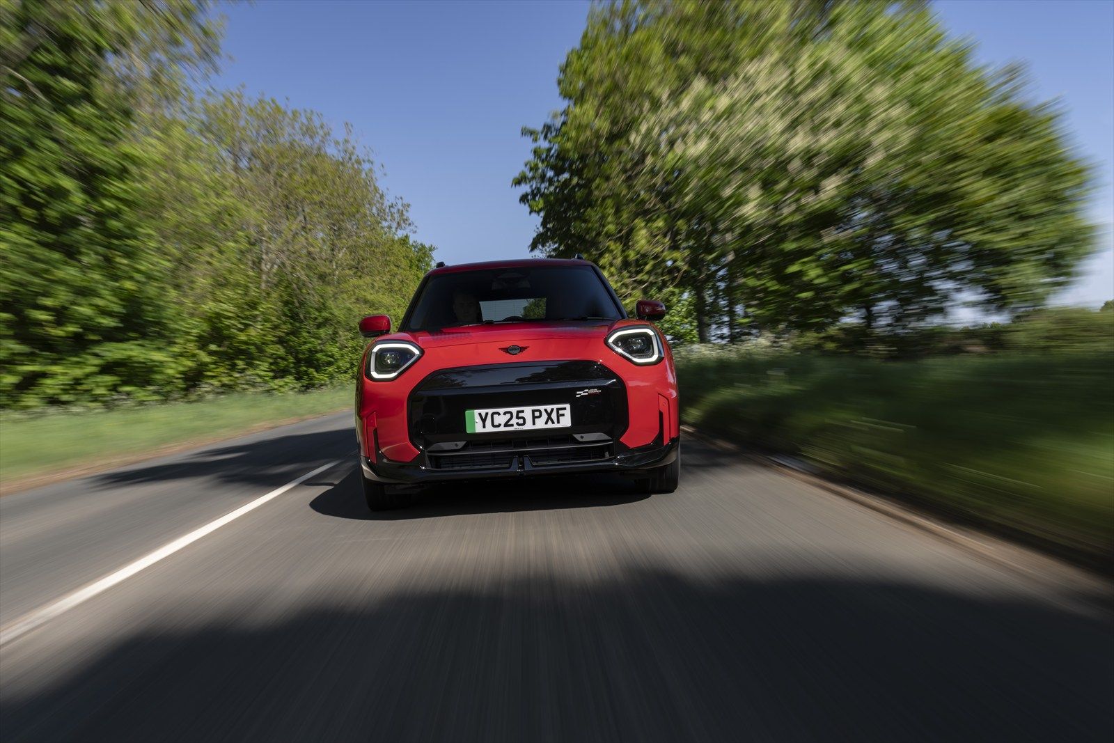 最高出力は190kW、最大トルクは350Nmで前輪を駆動（写真：MINI）