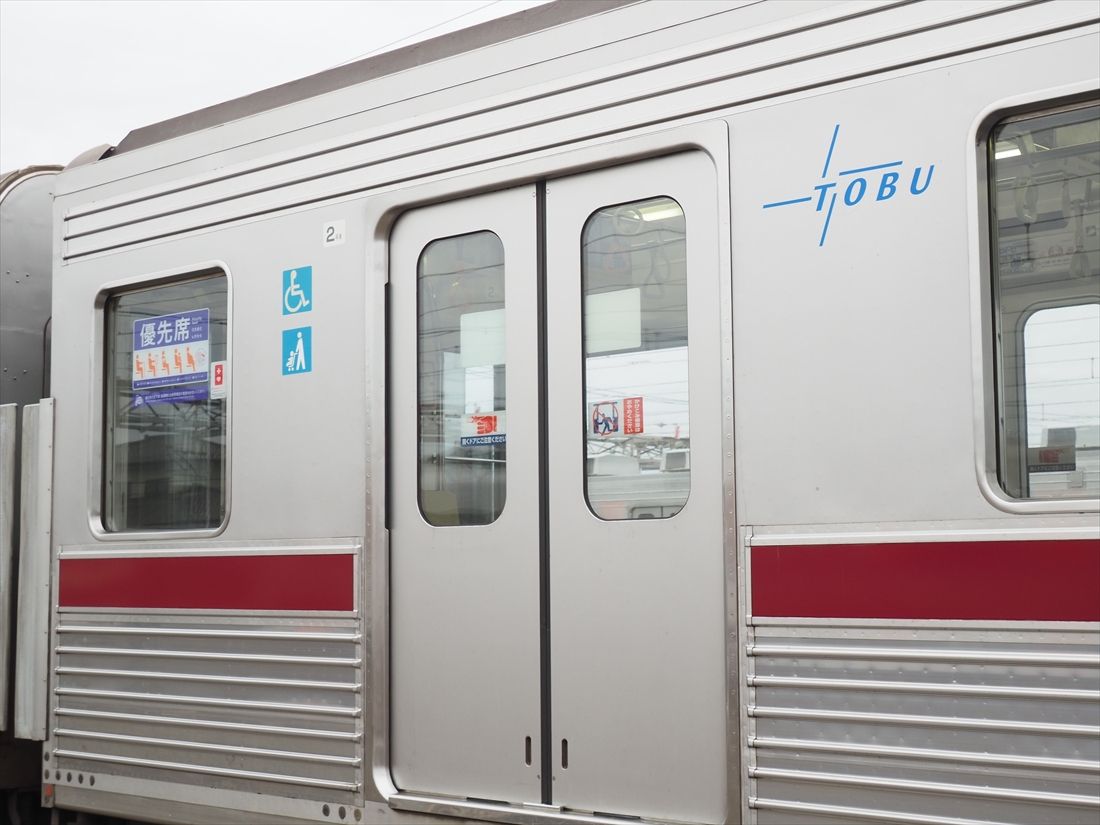 車いす・ベビーカー用スペースもリニューアルの際に設置した（記者撮影）