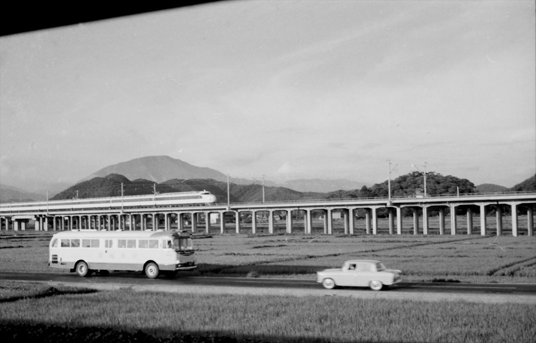 鉄道写真家人生の始まりとなった東海道新幹線試運転列車のカット。 米原にて 1964年6月（撮影：南正時）