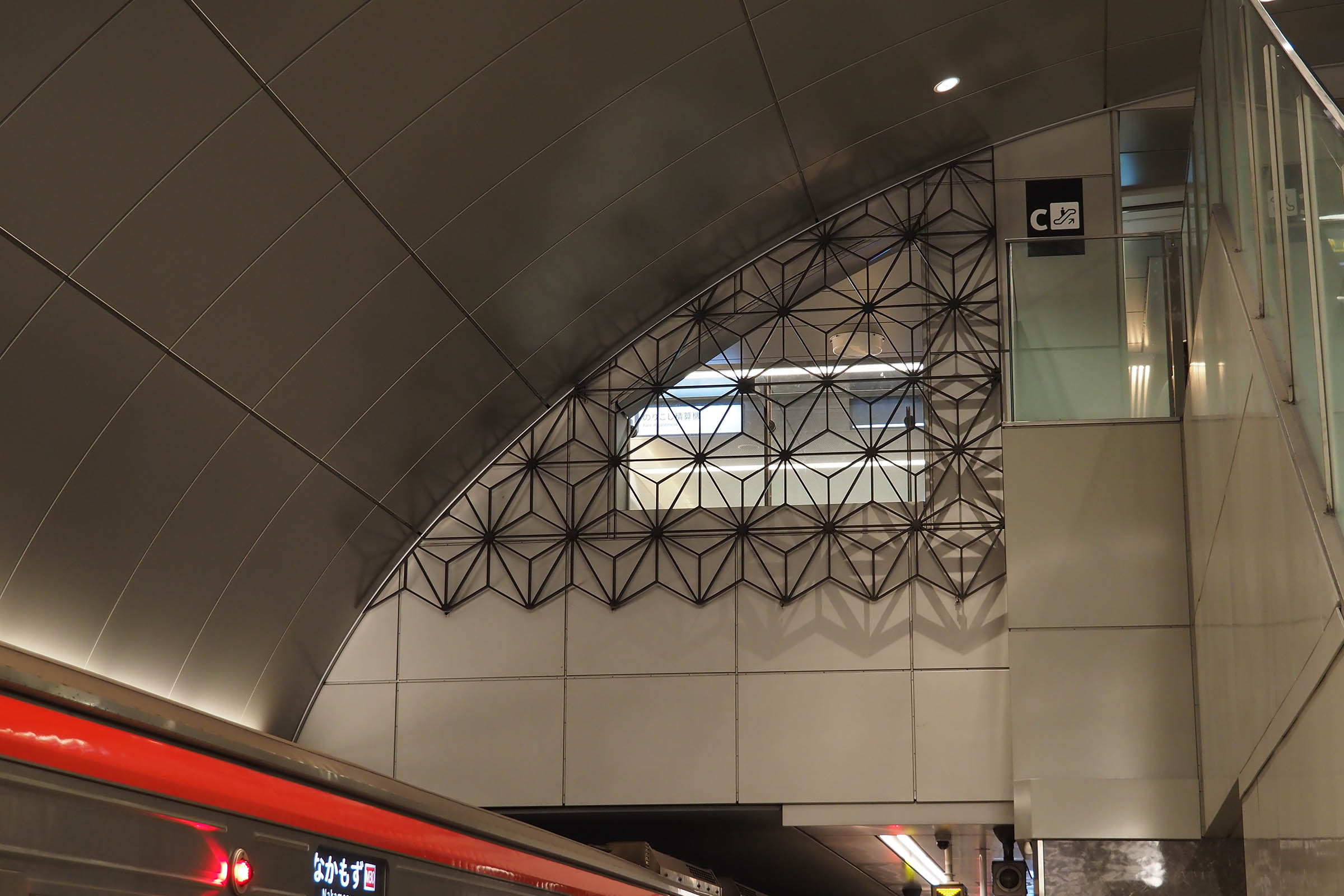 リニューアルされた心斎橋駅