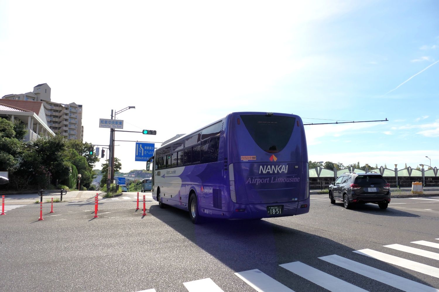 関西空港と結ぶリムジンバスも発着（記者撮影）