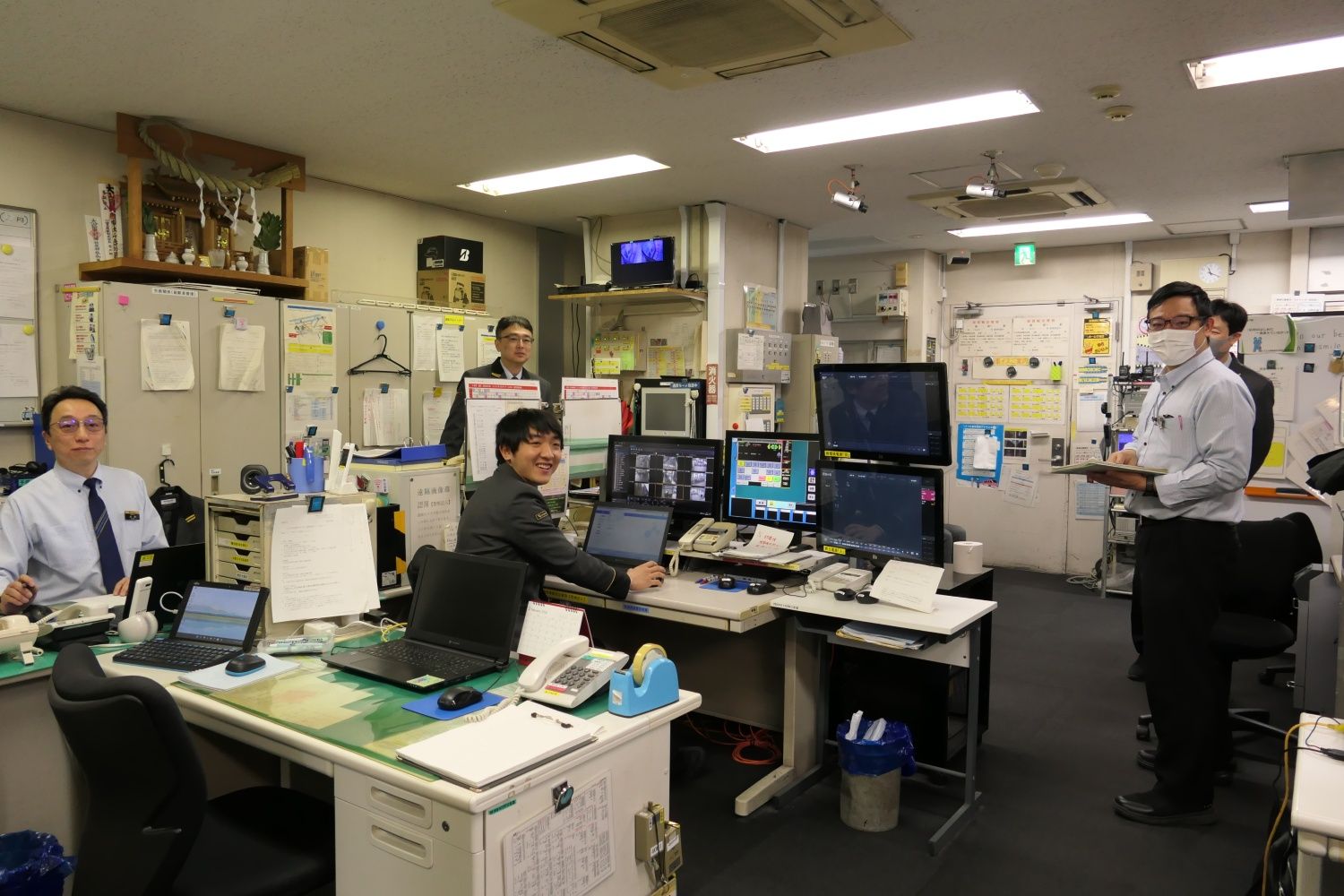 登戸駅の事務室（記者撮影）