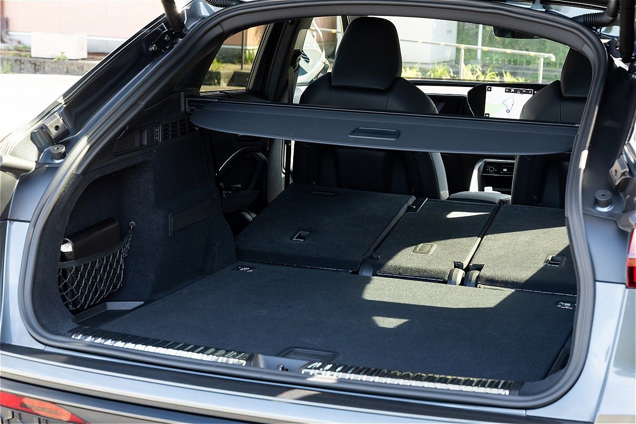アウディの新型「SQ5スポーツバック」（写真：三木 宏章）