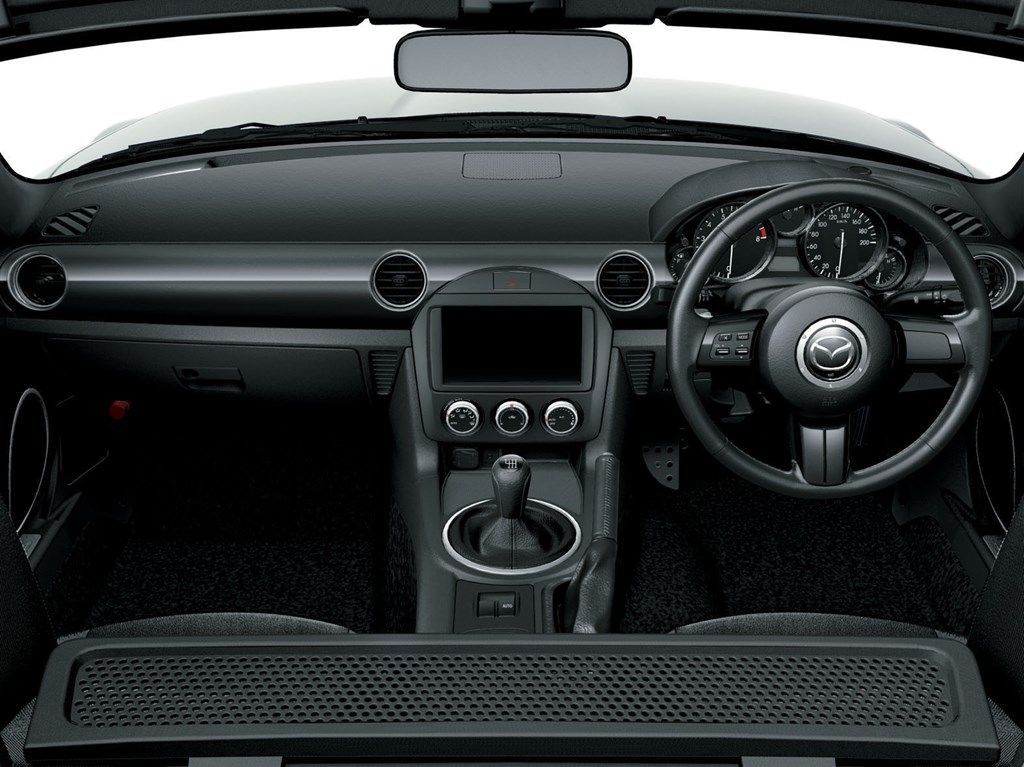 マツダの3代目「ロードスター（NC3）」（写真：マツダ）