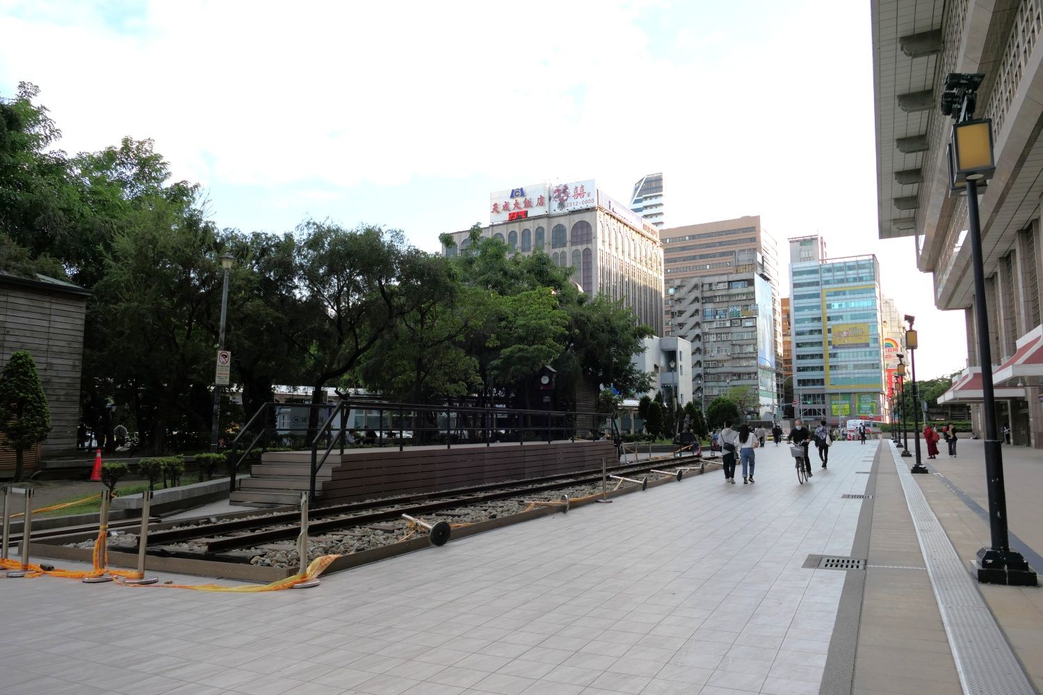 かつて軌間762mmの蒸気機関車などが展示されていたが……（記者撮影）