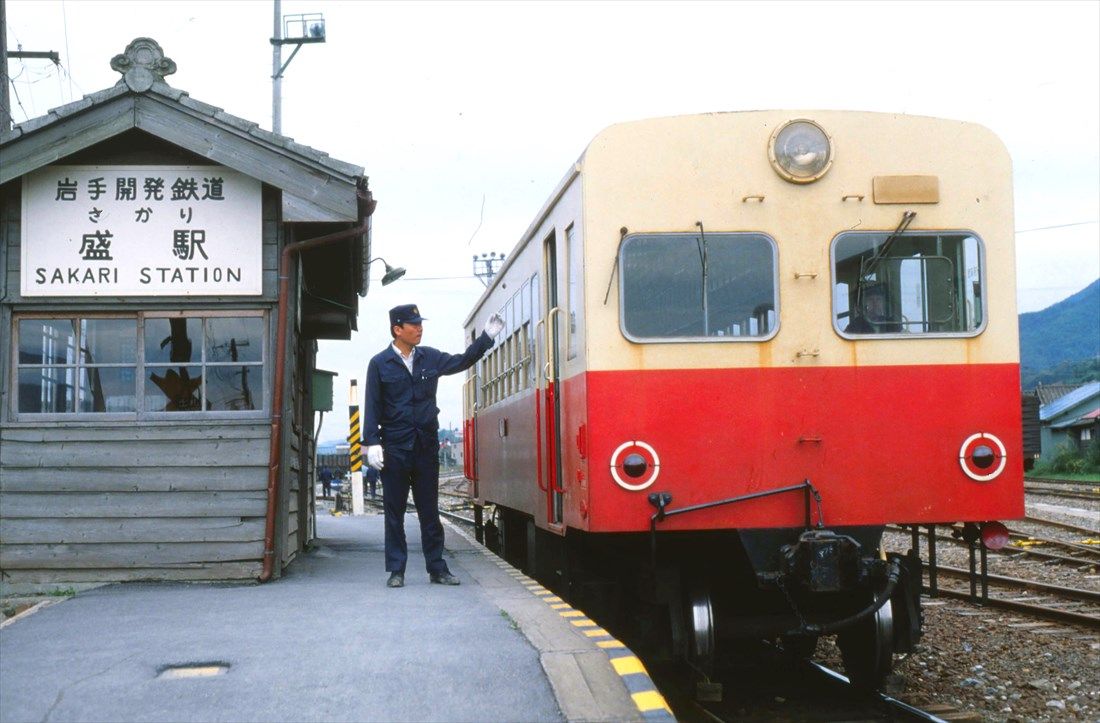 岩手開発鉄道のキハ202は平面的な前面が特徴で「食パン」と呼ばれた（撮影：南正時）  