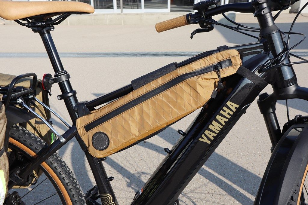 アクセサリー類を装着したヤマハ「クロスコアRV」（写真：筆者撮影）