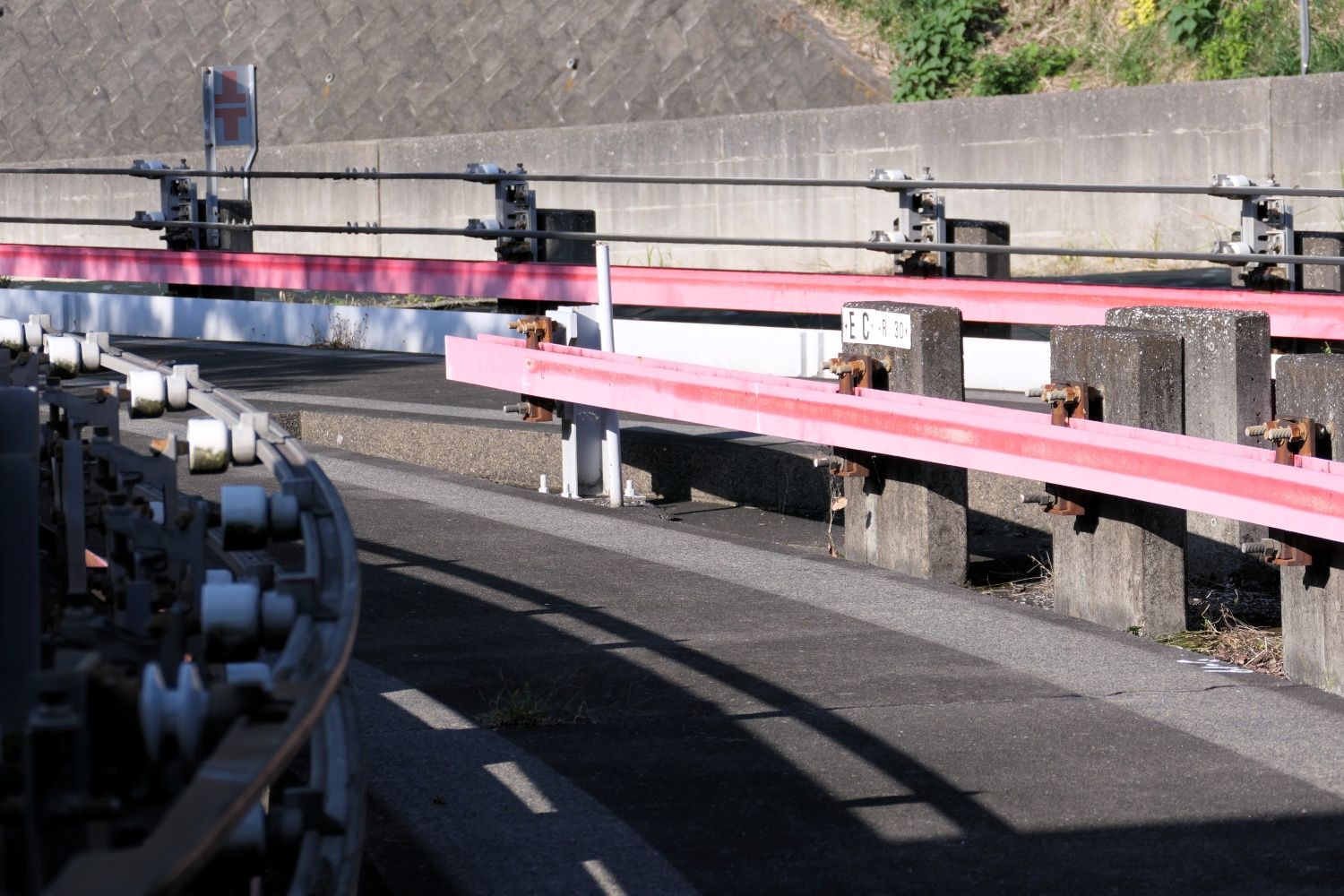 走行路が分岐する部分（記者撮影）