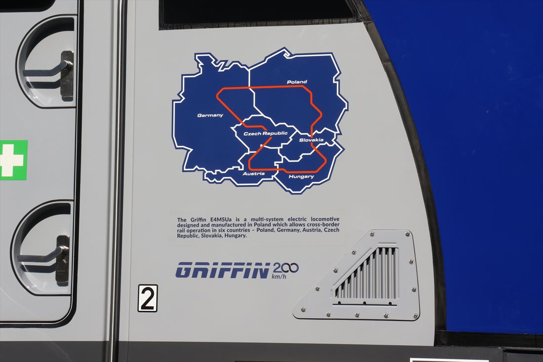 ポーランドの新型旅客用機関車「グリフィン200km/h」（撮影：橋爪智之）