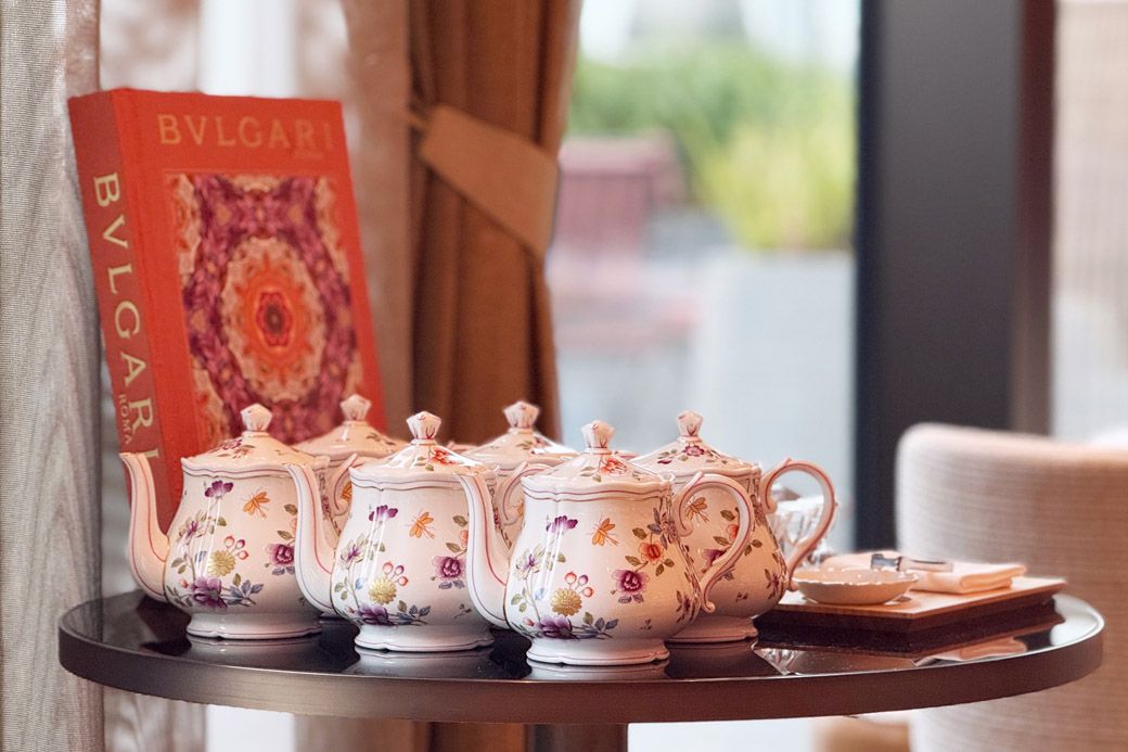 花柄が愛らしい、リチャードジノリの紅茶ポット（写真：筆者撮影）