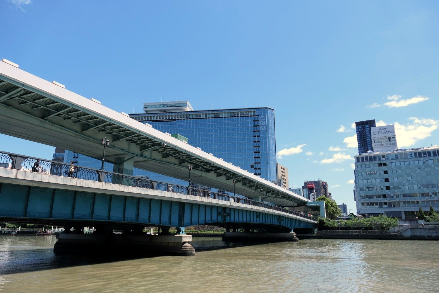 天満橋はOMM開業の翌年、1970年に2層構造の「重ね橋」となった（記者撮影）