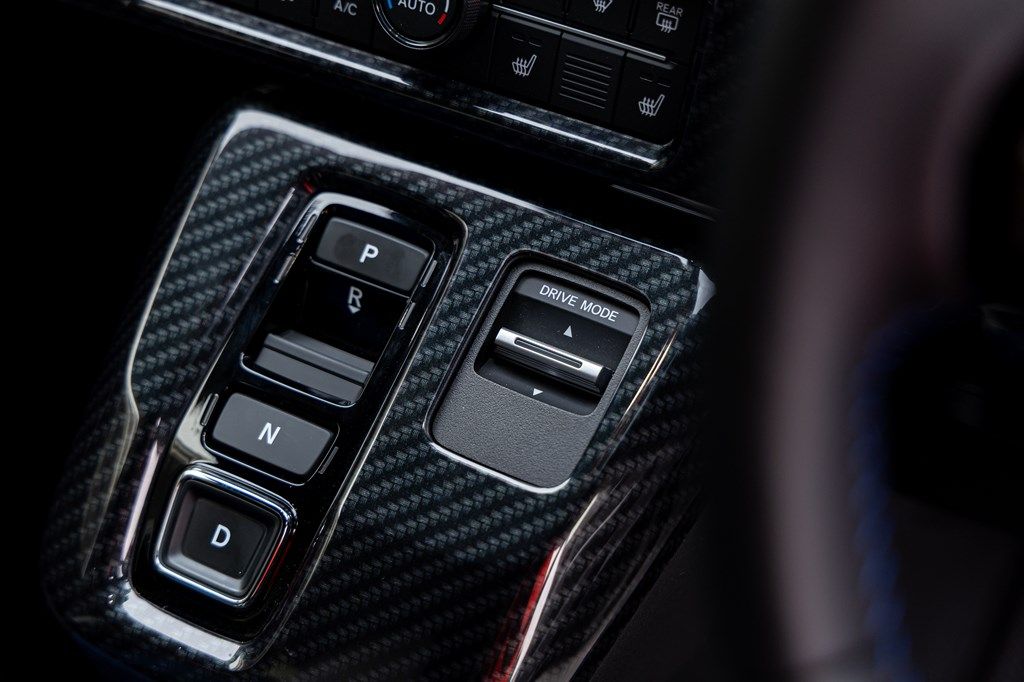 ホンダアクセスの純正アクセサリーを装着したホンダ「Super-ONE」（写真：三木 宏章）