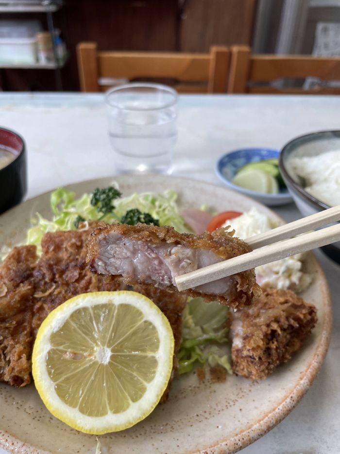 「とんかつ マルミ」の「A‐豚ロースかつ」（筆者撮影）