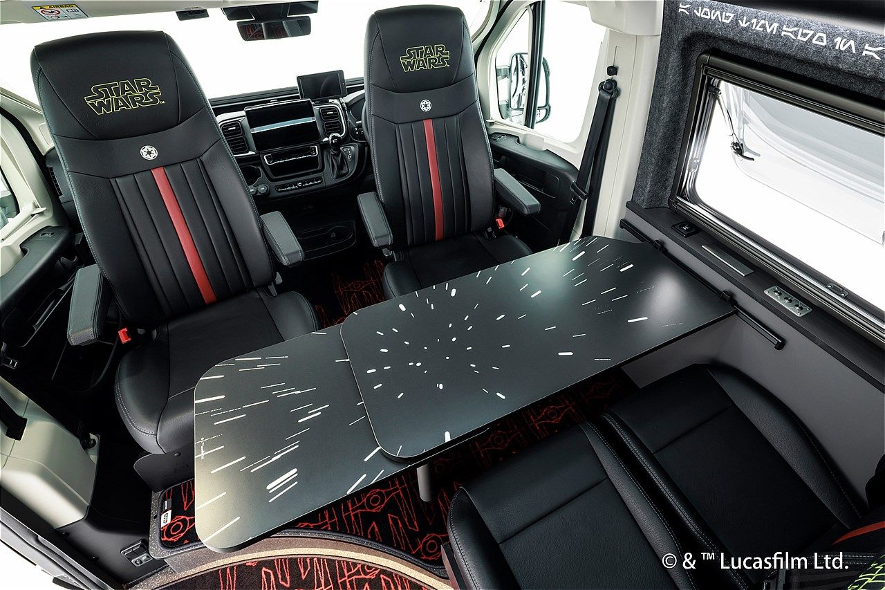 スター・ウォーズの世界観が広がるトイファクトリーのキャンピングカー「ダビンチ6.0＜スター・ウォーズ＞エディション」（写真：トイファクトリー）