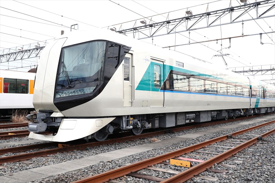 東武鉄道の特急「リバティ」500系（撮影：尾形文繁）