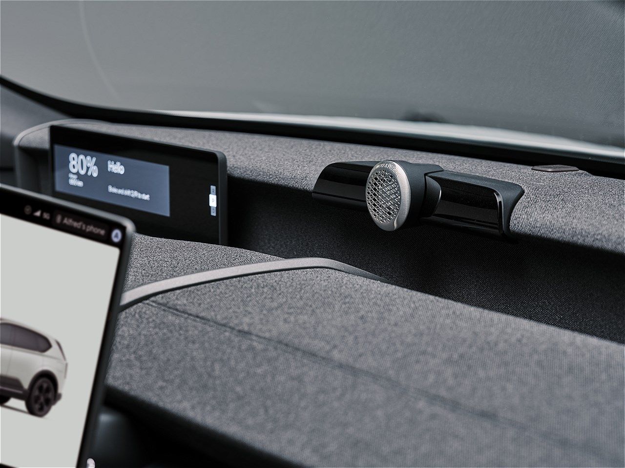 EX60と同時に発表されたボルボ「EX60クロスカントリー」（写真：ボルボ・カー・ジャパン）