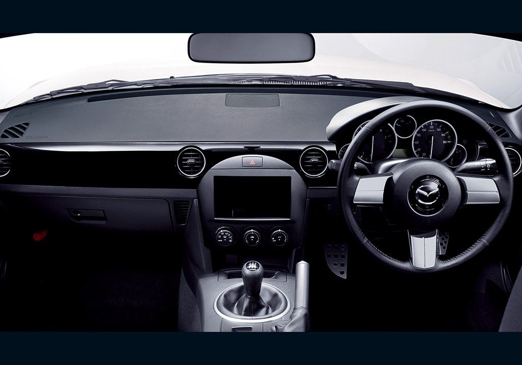 マツダの3代目「ロードスター（NC1）」（写真：マツダ）