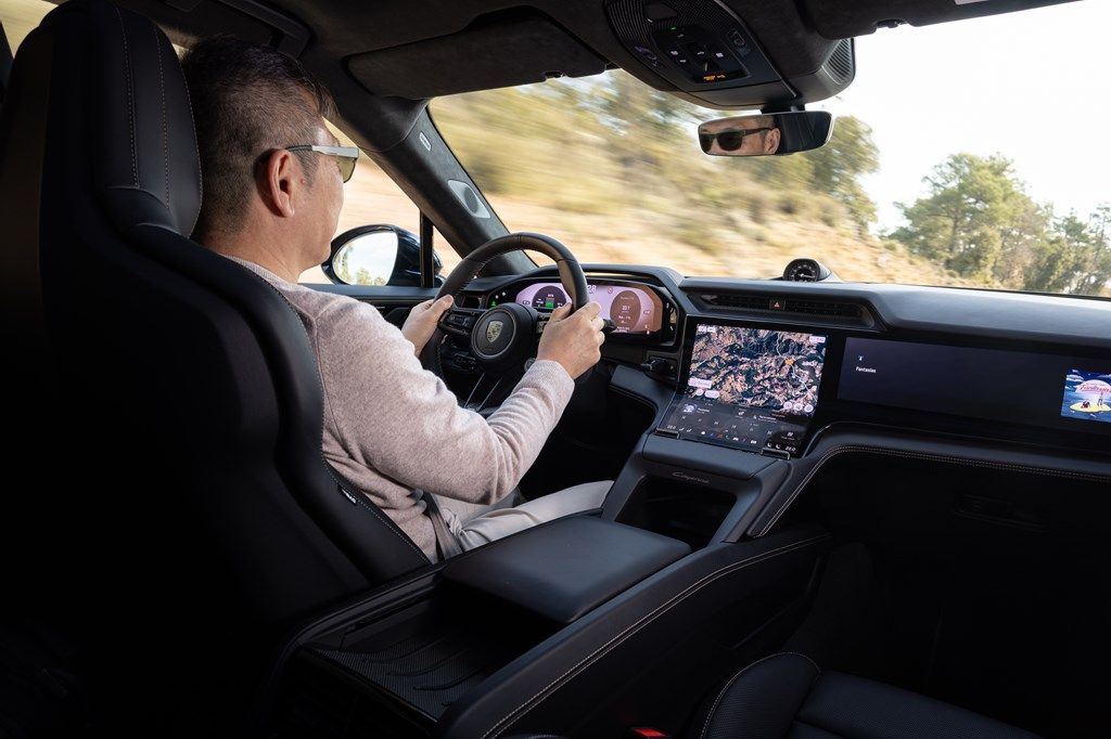 スペインで開催されたポルシェ新型EV「カイエン・エレクトリック」国際試乗会の様子（写真：Porsche AG）