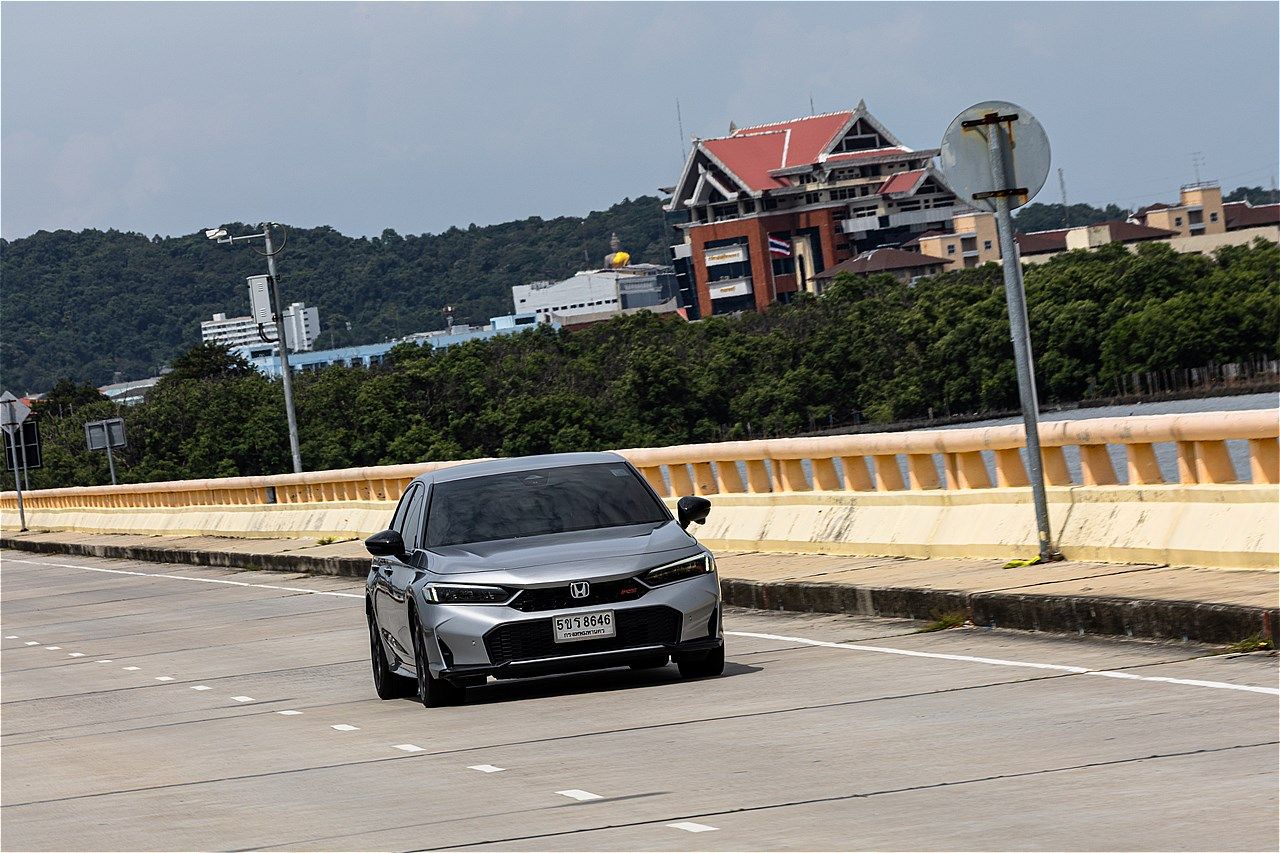 タイで試乗したホンダ「シビック e:HEV RS」（写真：筆者撮影）