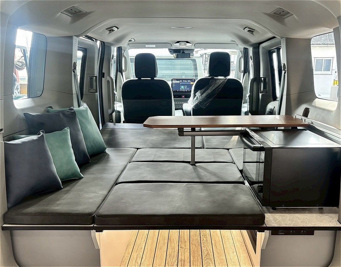 LACホールディングスのBEVキャンピングカー「LAC EVキャンパーP」（写真：LACホールディングス）