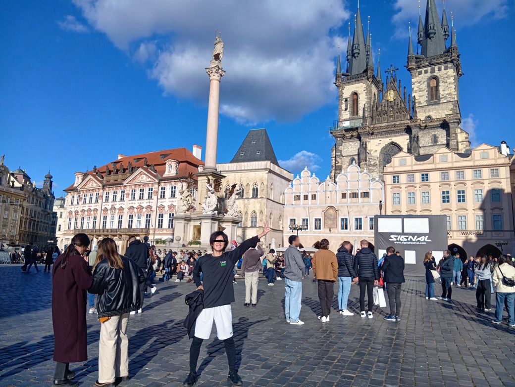 世界遺産に登録されているプラハの街並み。ウーバー配達員ライターとして、UberのTシャツを着ての写真撮影は欠かせない（筆者撮影）