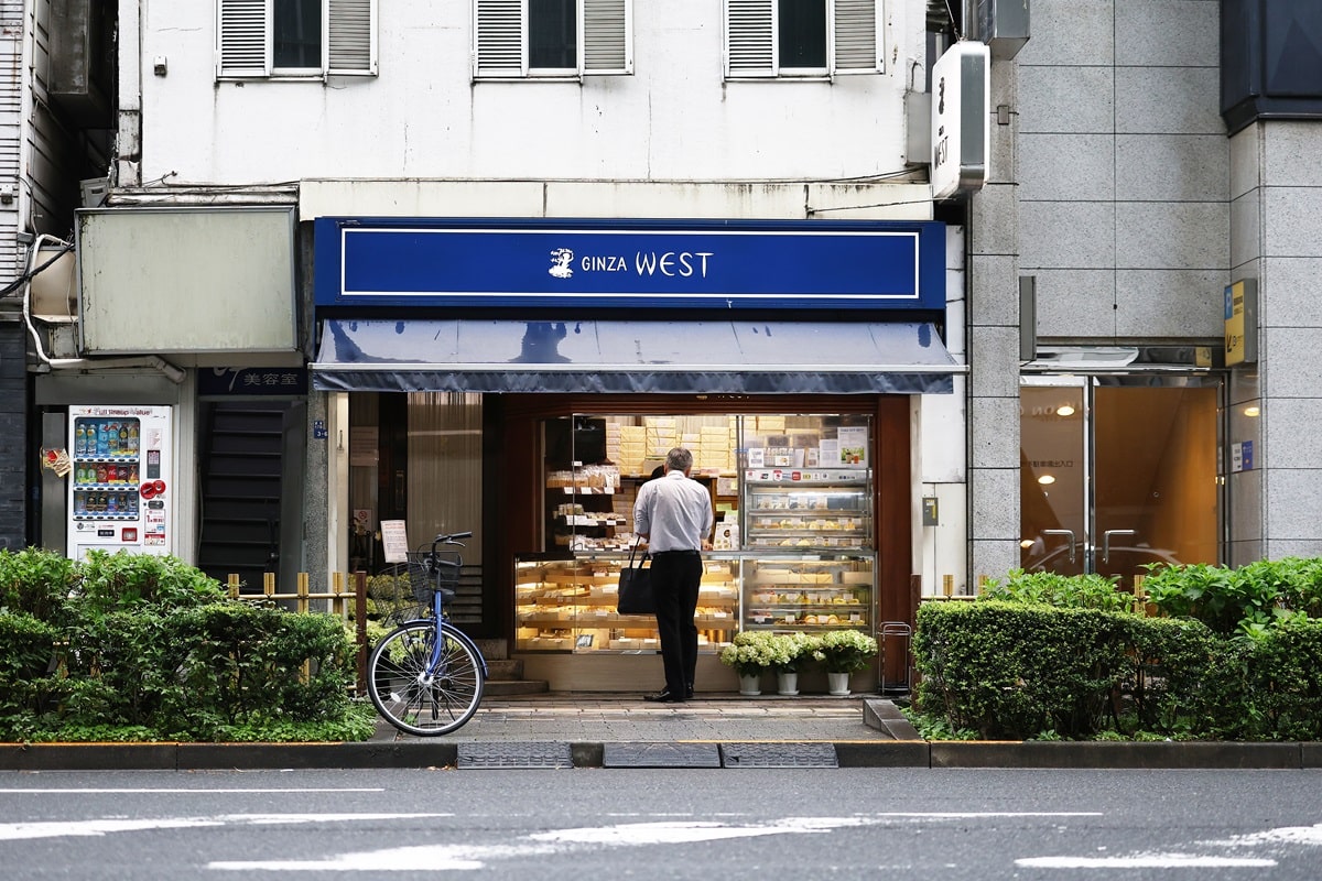 銀座に残る、数少ない木造建築。年月の重みを感じさせてくれる（撮影：今井康一）