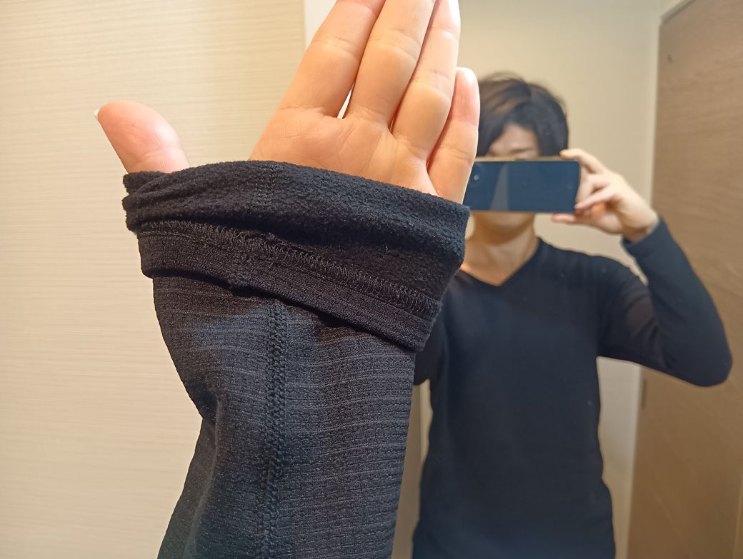 裏地は起毛タイプで、肌触りがいい（写真：筆者撮影）