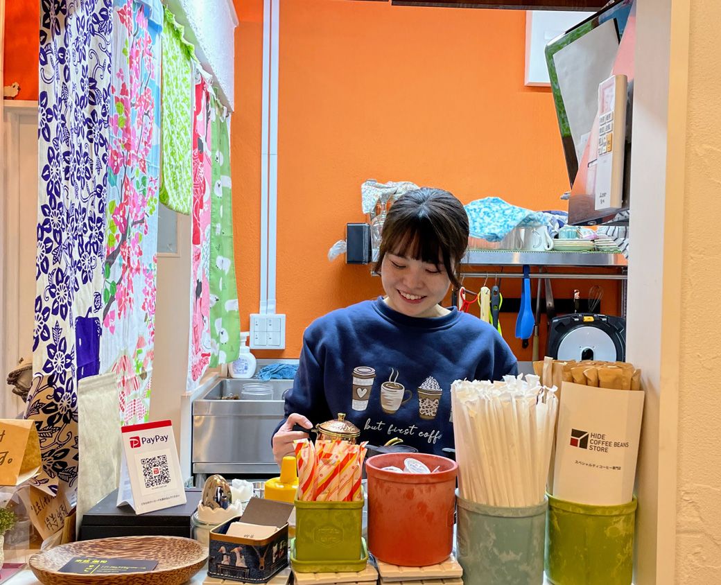 家族経営のダンダン。雪那さんはコーヒー担当だ（筆者撮影）