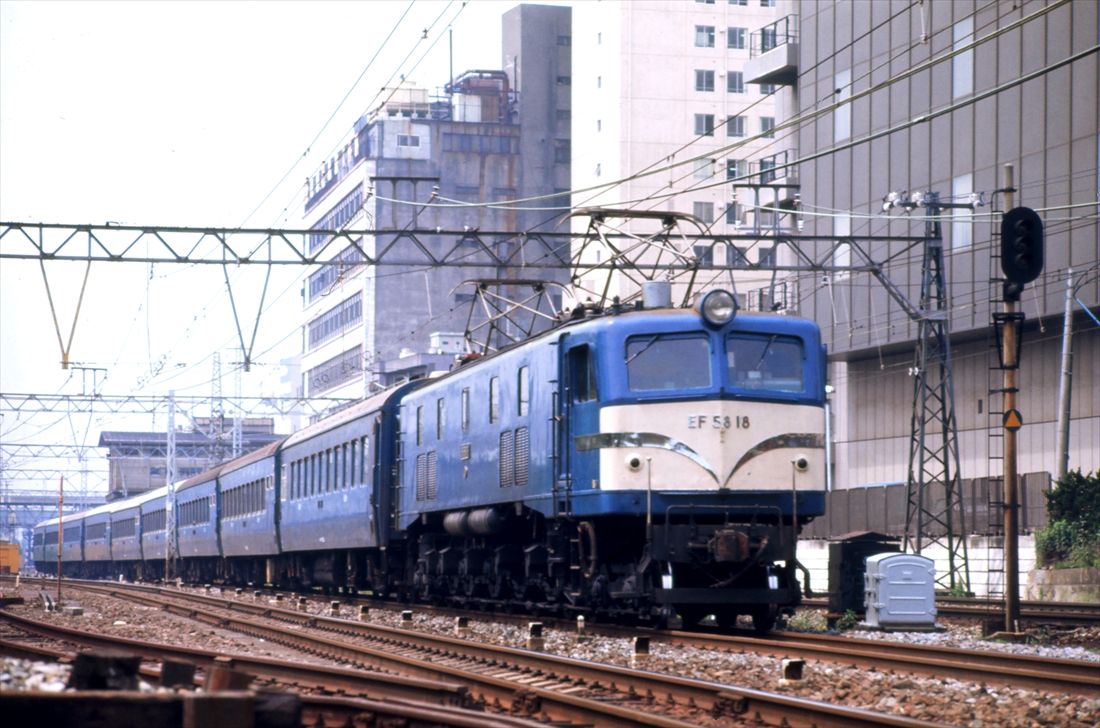 EF58形が牽く10系客車時代の急行「銀河」（撮影：南正時）