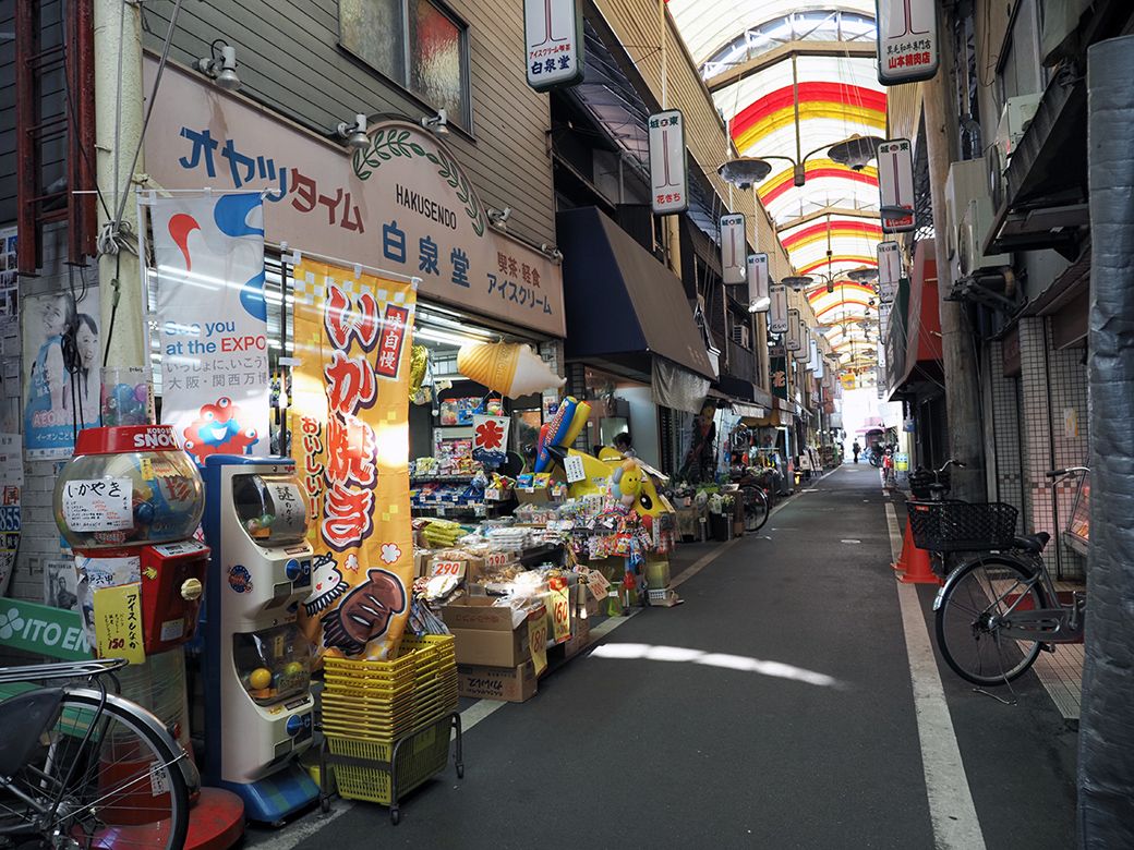 城東中央商店街は昭和の空気が色濃く残っている（筆者撮影）