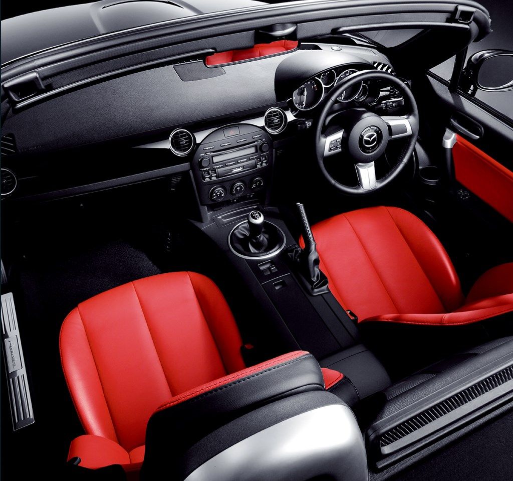 マツダの3代目「ロードスター（NC1）」（写真：マツダ）