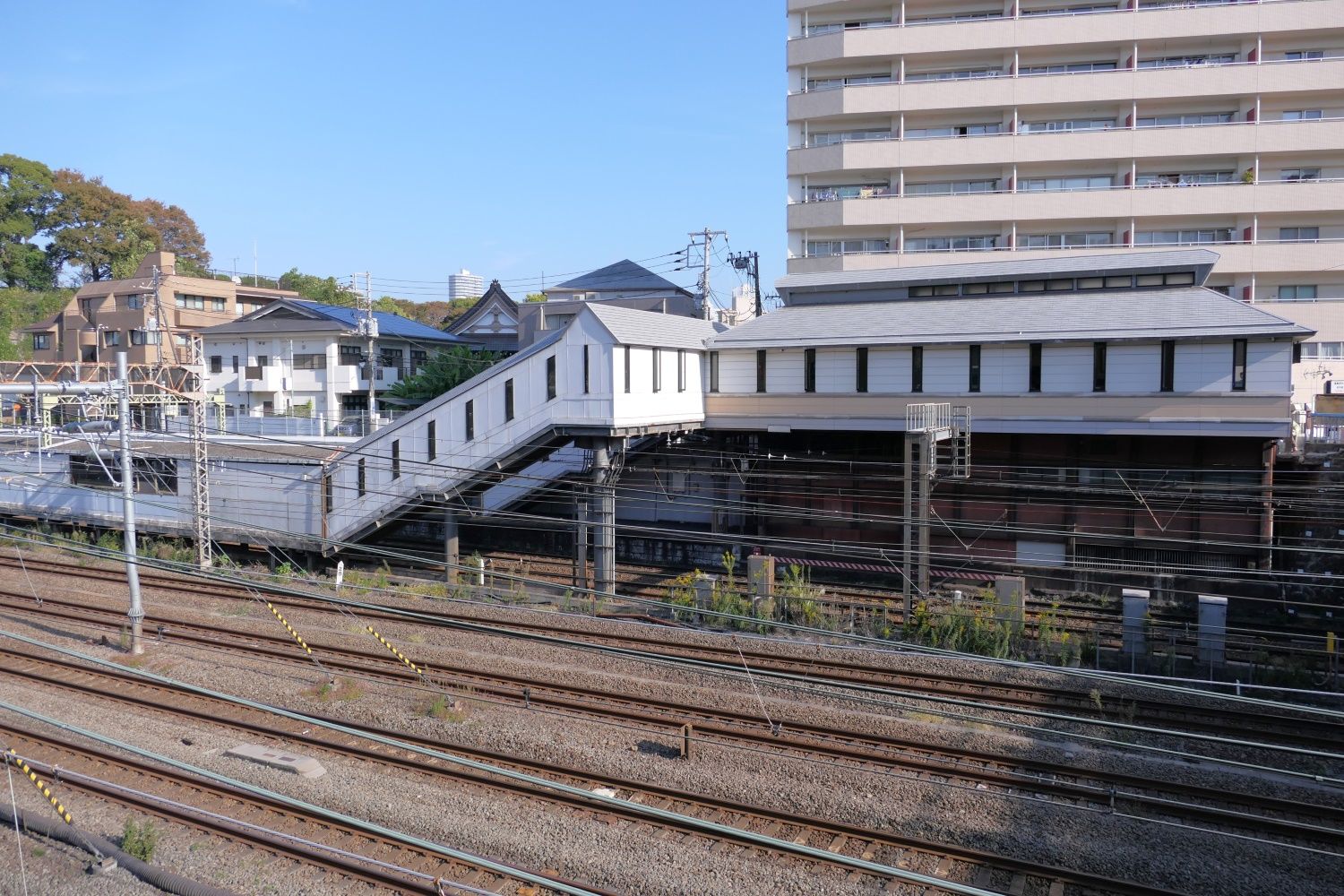 神奈川駅の駅舎