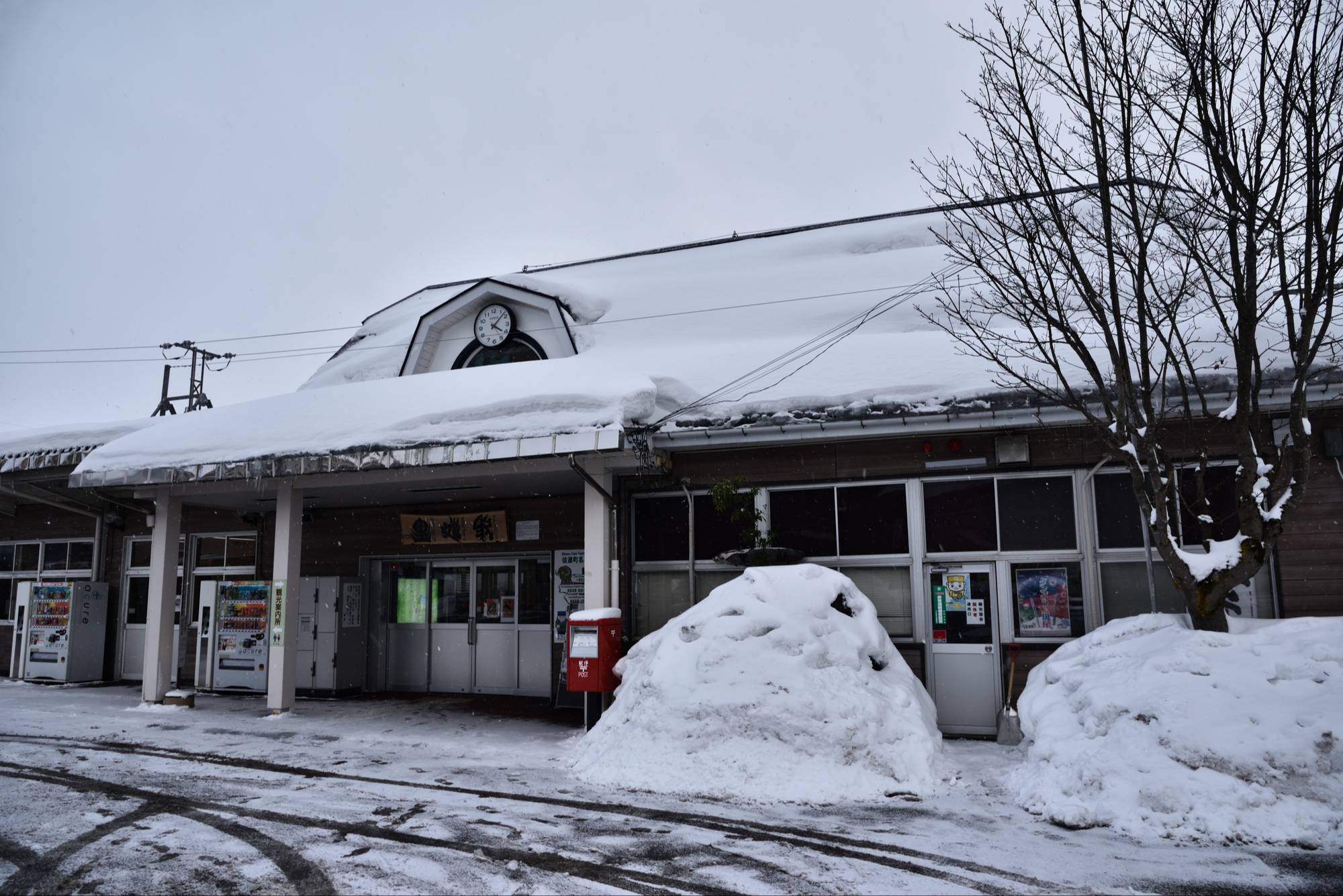 実写版のロケ地となった長野県の黒姫駅（写真：kotaro88／PIXTA）