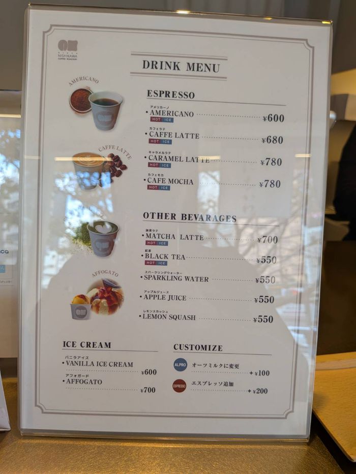 ドリンクメニューはこんな感じ。安いもので税込550円〜（写真：筆者撮影）