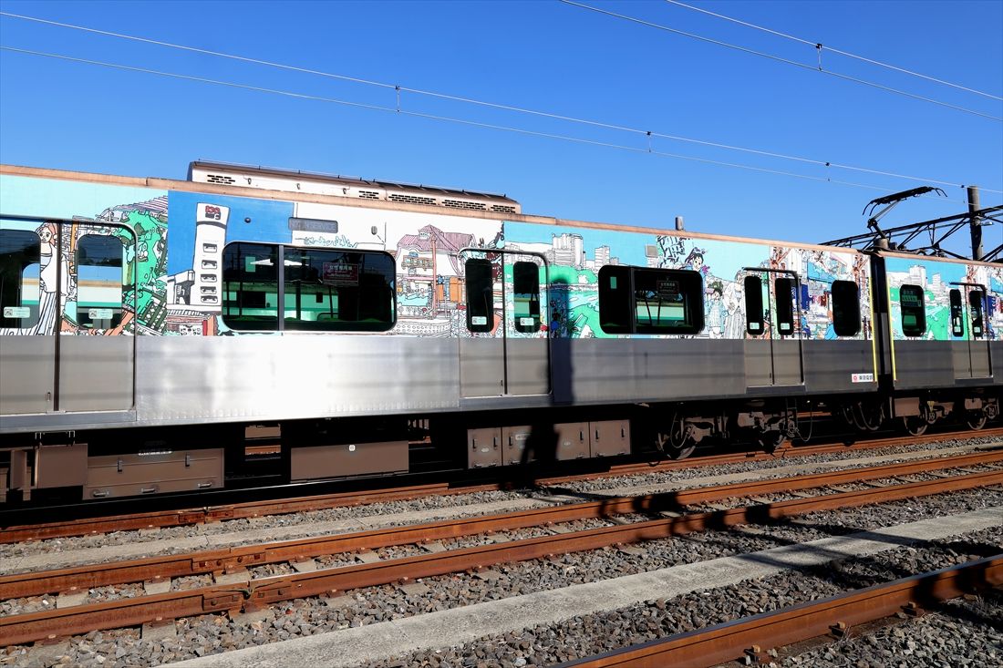 渋谷の「SHIBUYA109」や田園調布の旧駅舎をはじめとする東急沿線の風景などを描いている（撮影：尾形文繁）