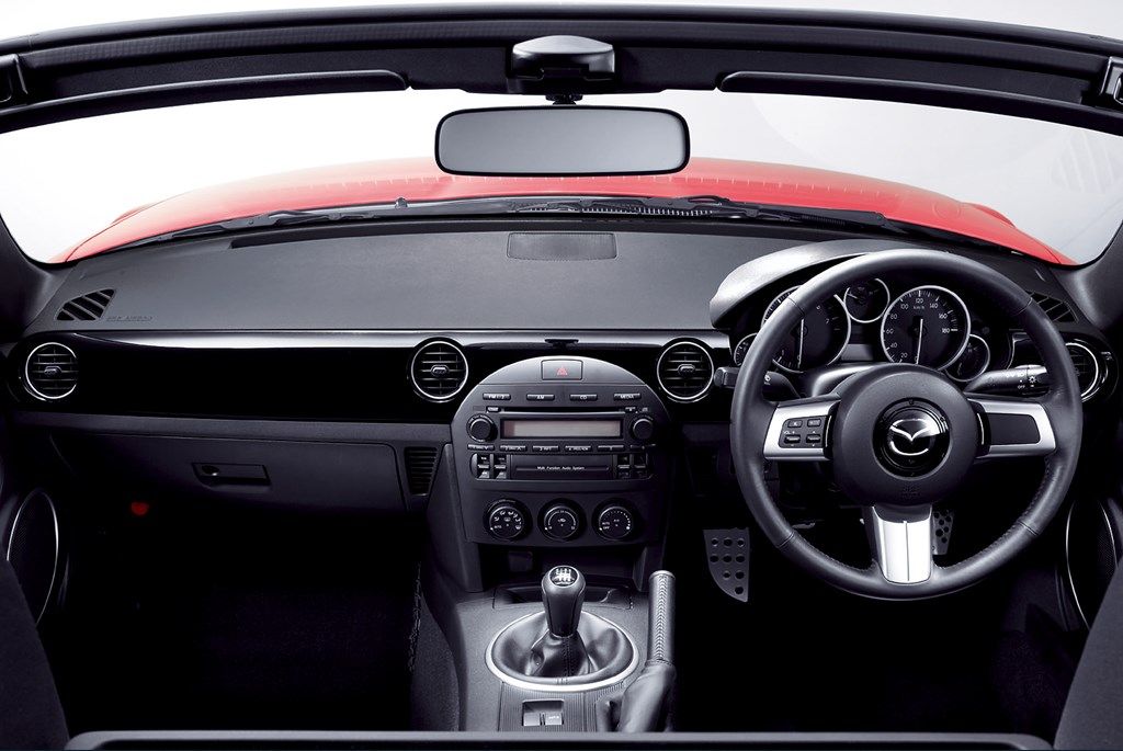 マツダの3代目「ロードスター（NC1）」（写真：マツダ）