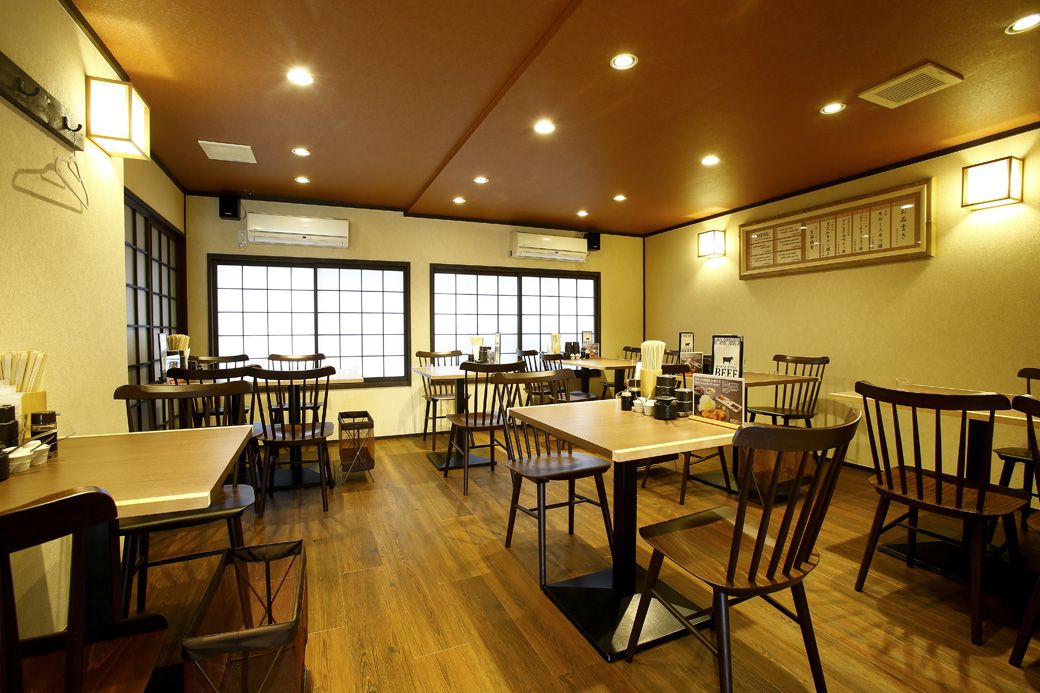 レトロな風情が感じられる、京都 清水五条坂店の店内（写真提供：リーフ）