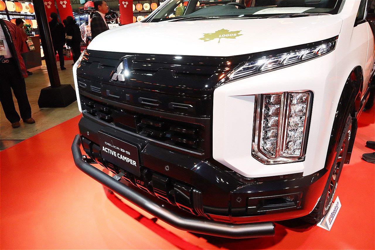 三菱の新型「デリカD:5」をベースにしたキャンピングカー「デリカD:5アクティブキャンパー ロゴス・エディション」（写真：筆者撮影）