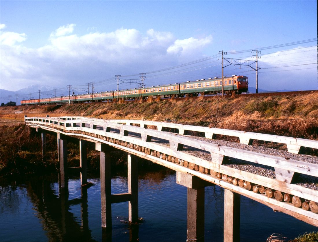 大垣付近を行く153系の急行「比叡」（撮影：南正時）