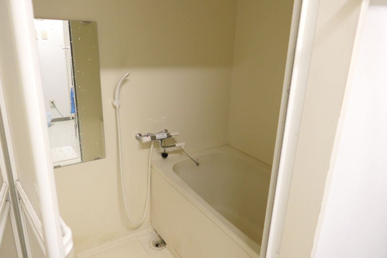 駅員用の浴室（記者撮影）