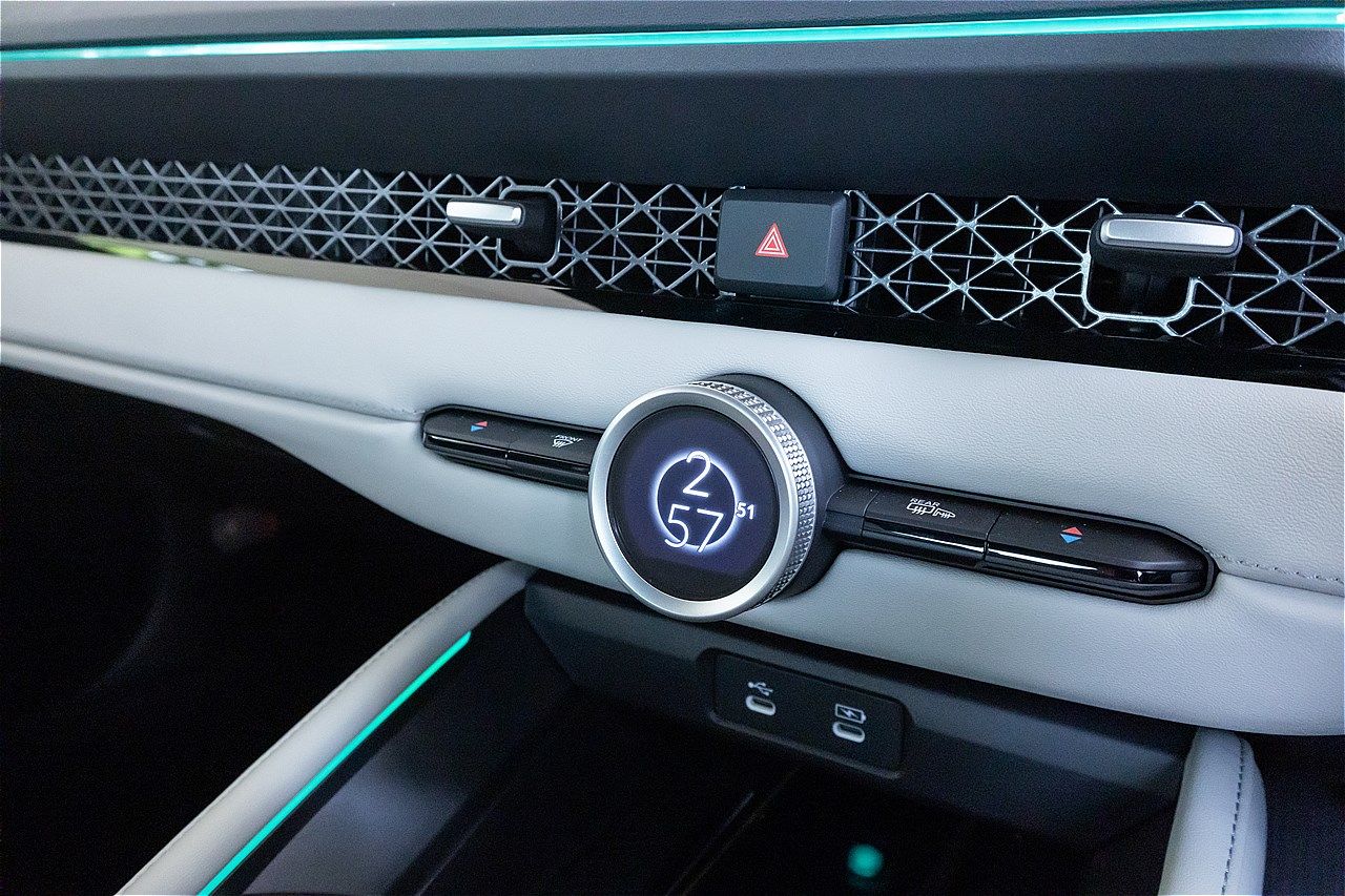 ホンダ量販モデル初のハンズオフ機能を搭載した「アコード e:HEV Honda SENSING 360＋」（写真：三木 宏章）