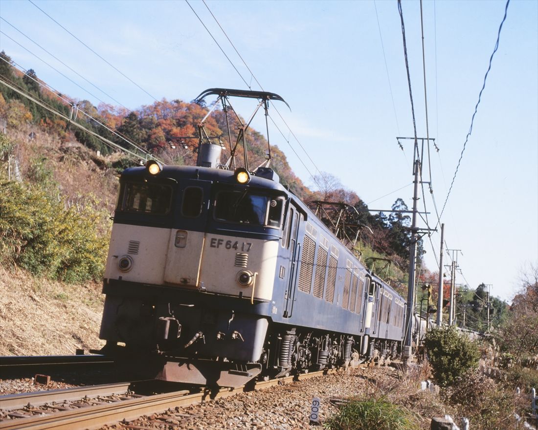 中央線など山岳路線で活躍したEF64形。高尾付近を走る重連（撮影：南正時）