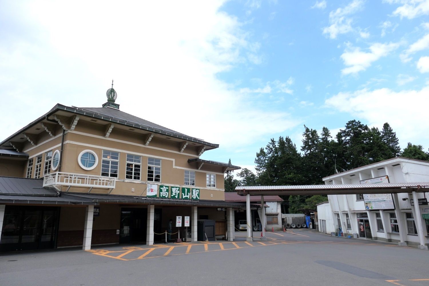 高野山駅の駅舎（記者撮影）