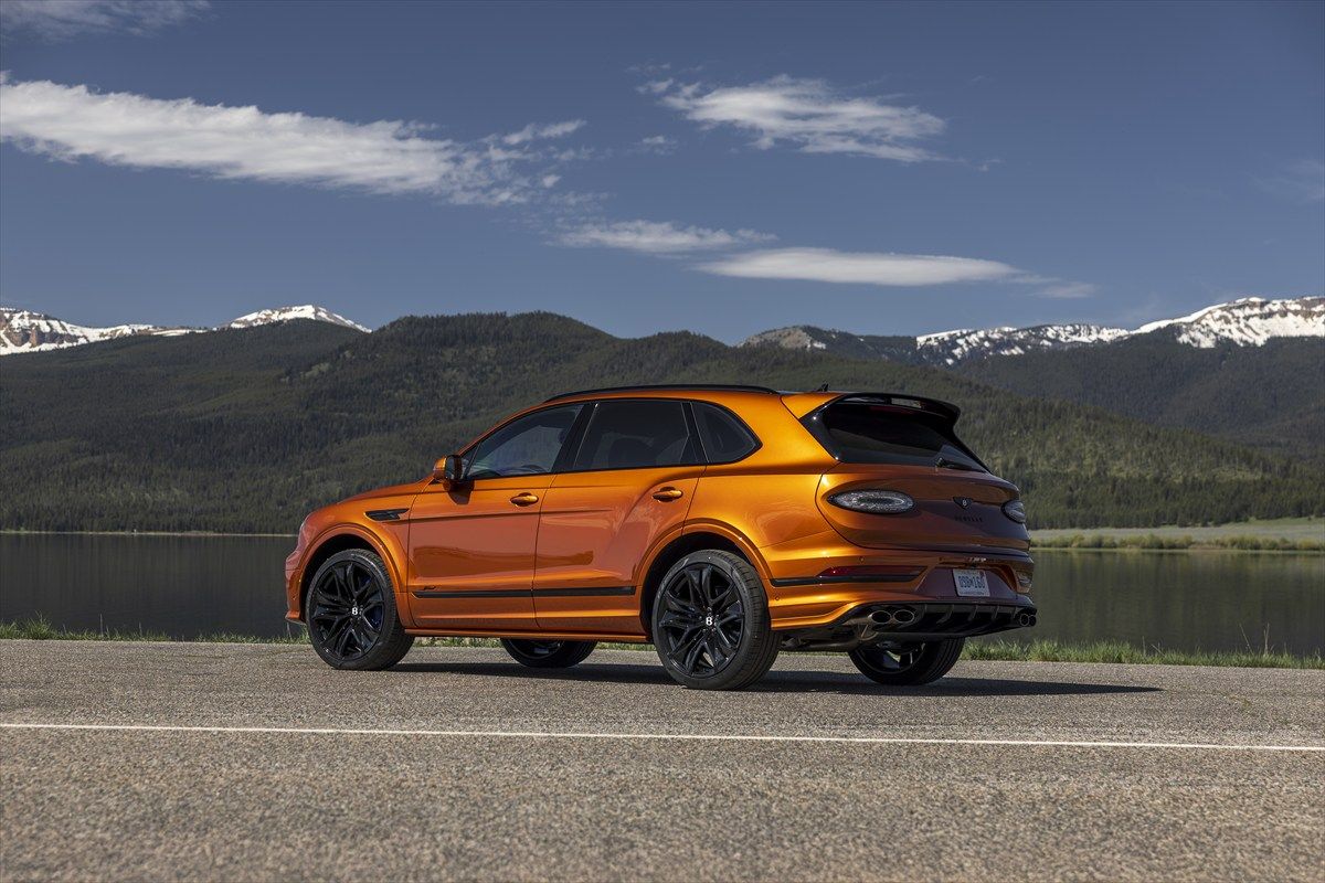 ベントレー ベンテイガ・スピード（写真：Bentley Motors）