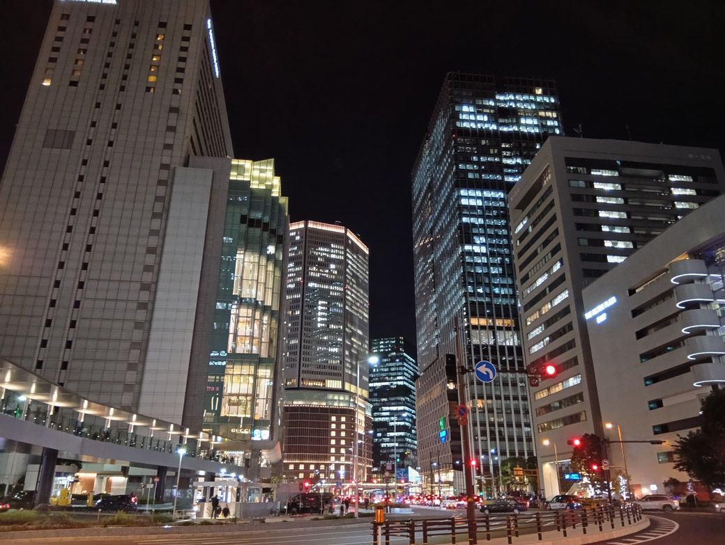 大阪梅田の夜景。オフィス勤務に憧れはある。が、在宅勤務の方が自分のライフスタイル的に合っているなと思った1日でした（筆者撮影）