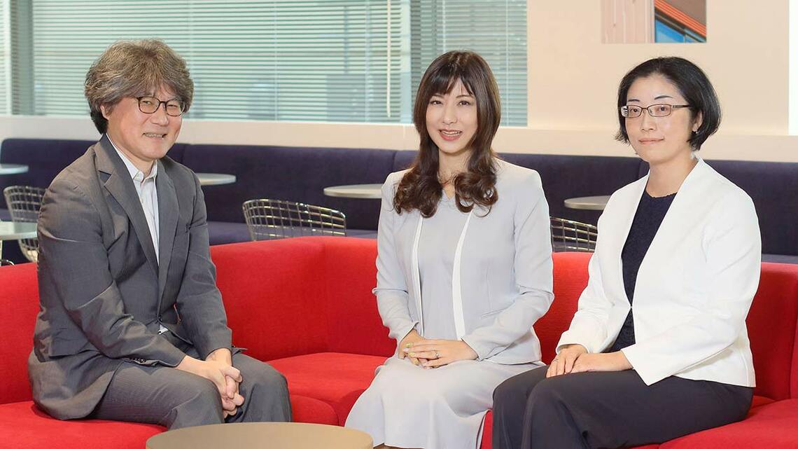 左から独立行政法人 労働者健康安全機構 労働安全衛生総合研究所 過労死等防止調査研究センター センター長 高橋 正也 氏、ワーク・ライフバランス 代表取締役社長 小室 淑恵 氏、東京大学 環境安全本部 教授（産業医） 黒田 玲子 氏