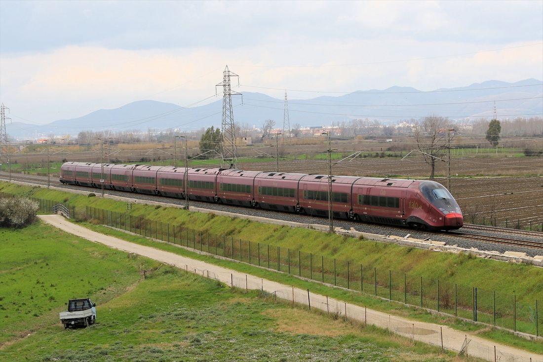 フランス製ながら低床化できずフランス国内では採用を見送られたAGV。イタリアの「イタロ」でのみ活躍している（撮影：橋爪智之）